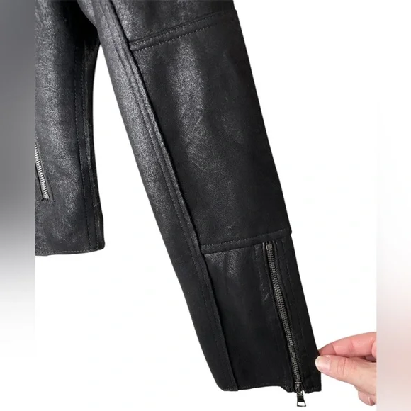 Evereve Marren Moto Jacket Faux Leather in Black Size Small Retail $158 - Picture 8 of 12